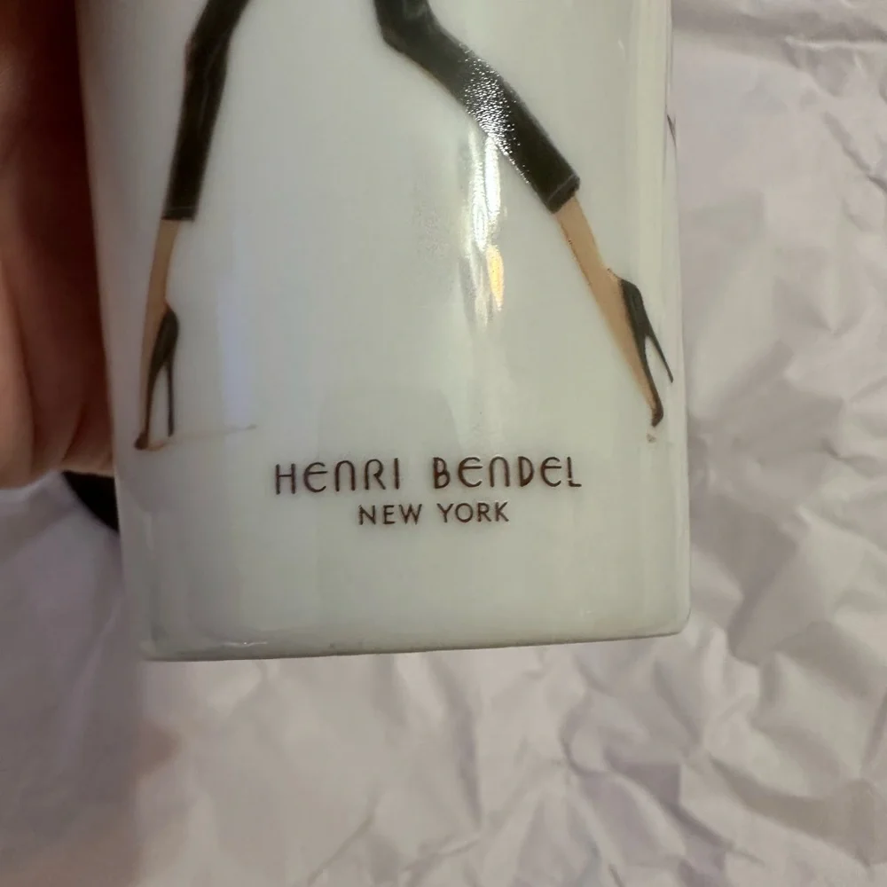 HENRI BENDEL SHOPPING GIRL WITH SILICONE LID RARE